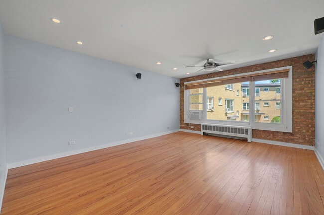 Foto del edificio - 6821 N Northwest Hwy
