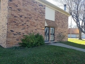 Building Photo - 3600 Hawthorne Dr