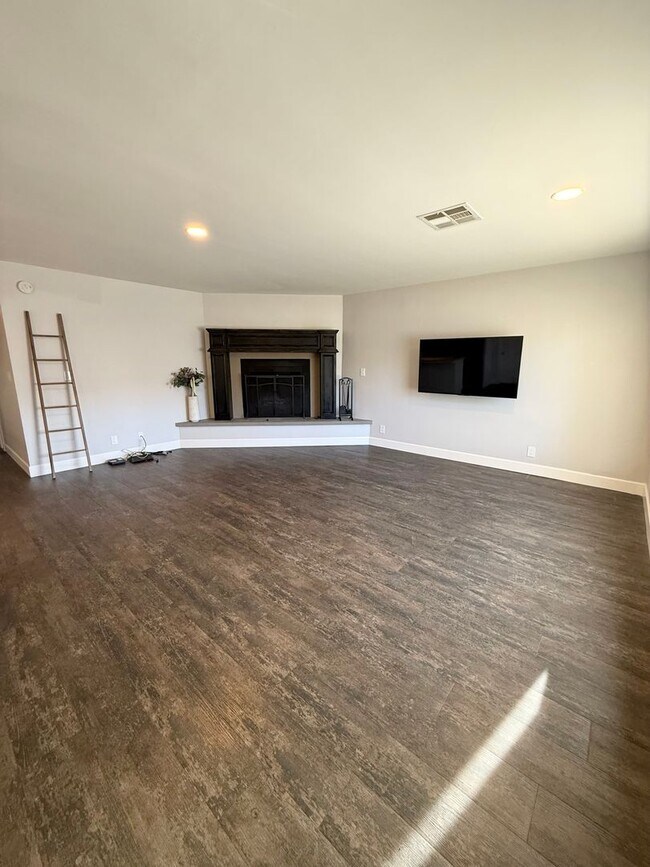 Foto del edificio - Beautiful 3 Bedroom 2 Bath Single Family Home AVAILABLE NOW!!