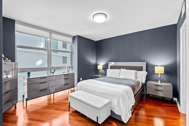 Foto del edificio - 347 N New River Dr E