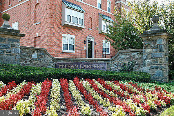 Foto del edificio - 3888 Porter St NW