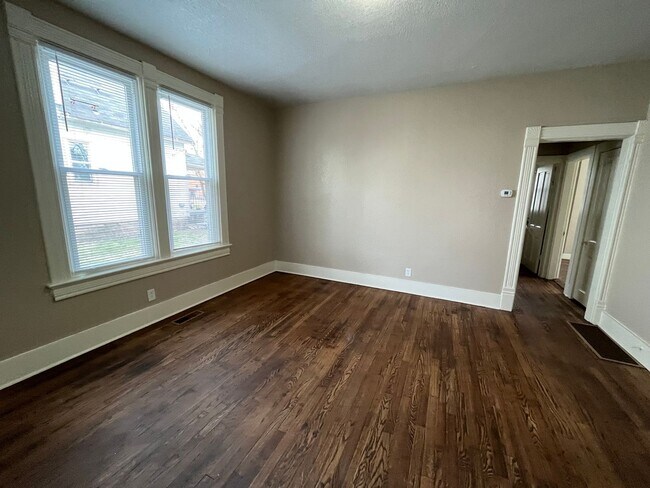 Building Photo - 903 Home