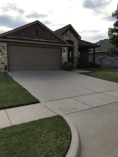 Building Photo - Fort Worth Side of Granbury - Gemstone Est...
