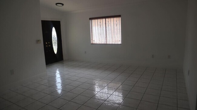 Building Photo - 8938 NW 112th Ter