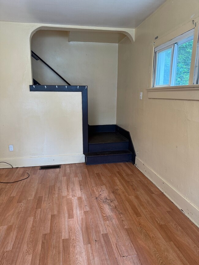 Building Photo - 458 S Kilmer St