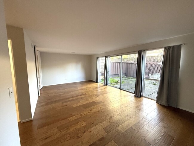 Building Photo - SPACIOUS 3 BEDROOM CONDO IN THE MEADOWS HOA – TERRA LINDA