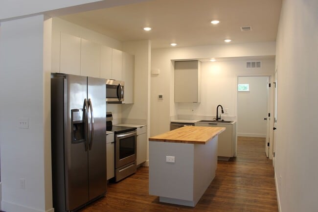 Building Photo - Modern Chic 3 Bedroom Condo in Wellington