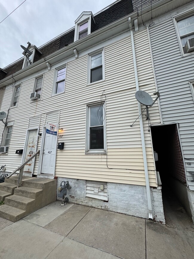 Building Photo - 407 N Queen St