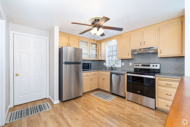 Colonial Village at Lydall Woods Apartments under $2,500 - Manchester ...