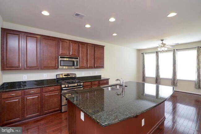 Foto del edificio - 25585 Feltre Terrace