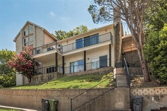 Building Photo - 1803 Old Oak Dr