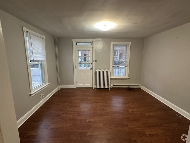 Building Photo - 143 N Potomac St