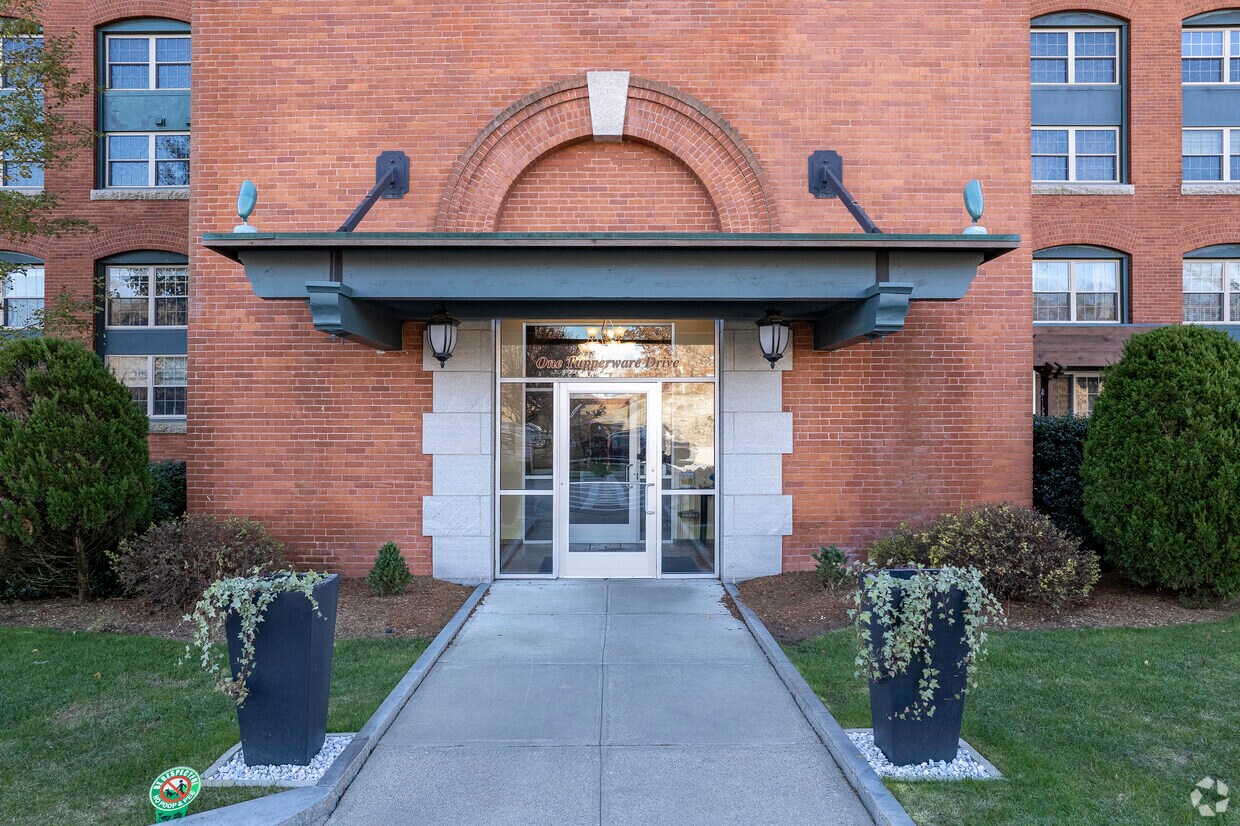 High Rocks Condominiums High Rocks Condominiums - 1 Tupperware Dr North Smithfield, RI 02896 ...