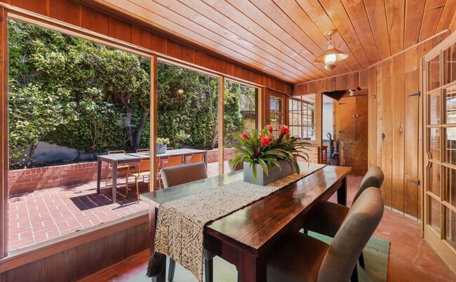 Foto del edificio - 700 Coventry Rd