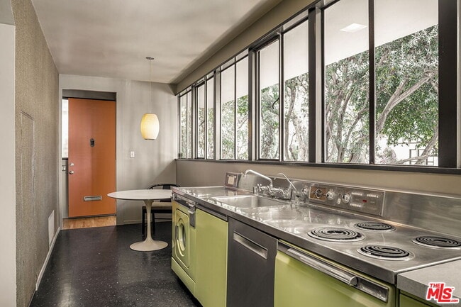 Building Photo - 1607 Angelus Ave