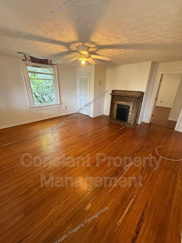 Building Photo - 1166 Bond St
