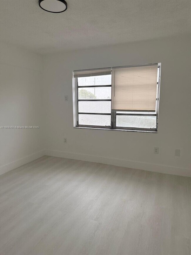 Foto del edificio - 1000 W 28th St