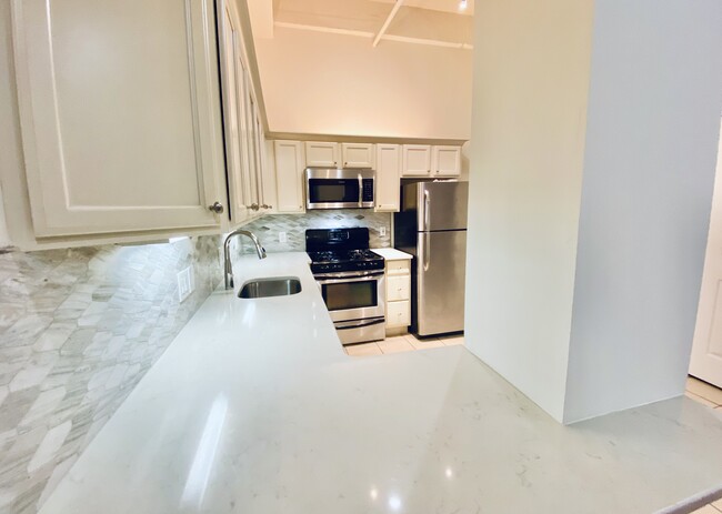 Kitchen - 266 S 23rd St