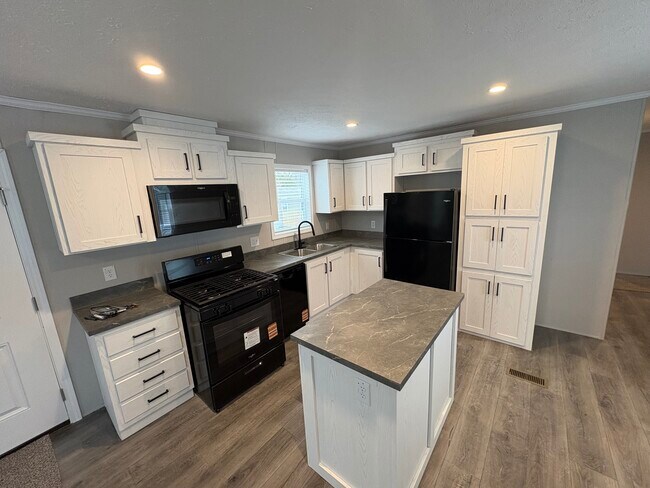 Foto del edificio - 8925 Beechwood Dr