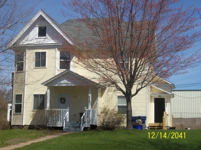 Building Photo - 652 Wisconsin St