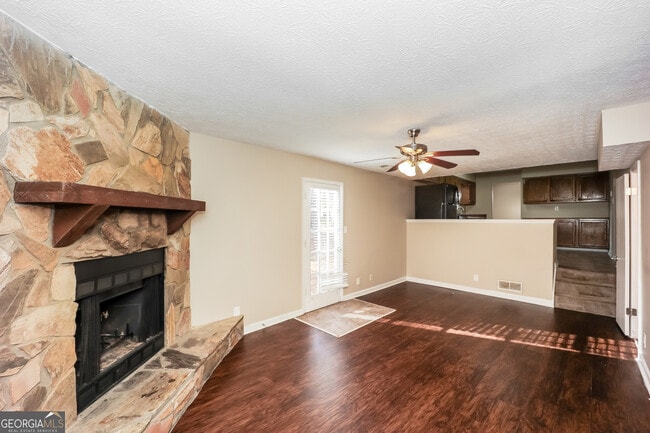 Foto del edificio - 284 Independence Dr