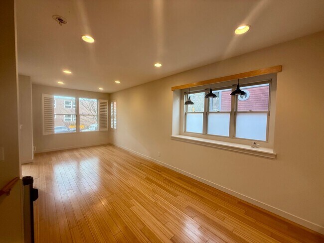 Foto del edificio - Columbia City Townhome