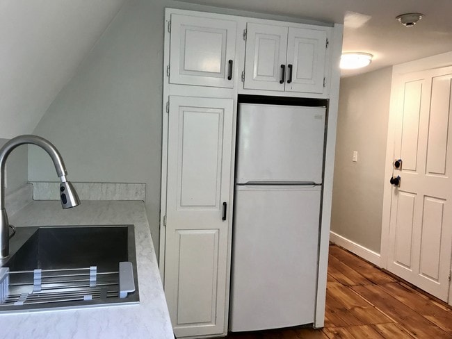 KITHCEN - 46 Hopkins Ln
