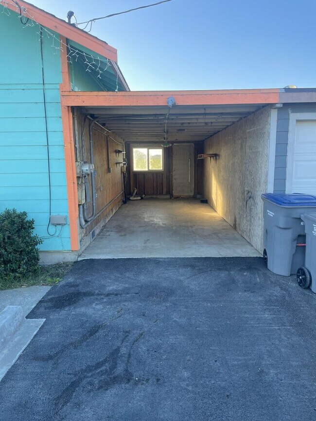 Building Photo - Marilann CT