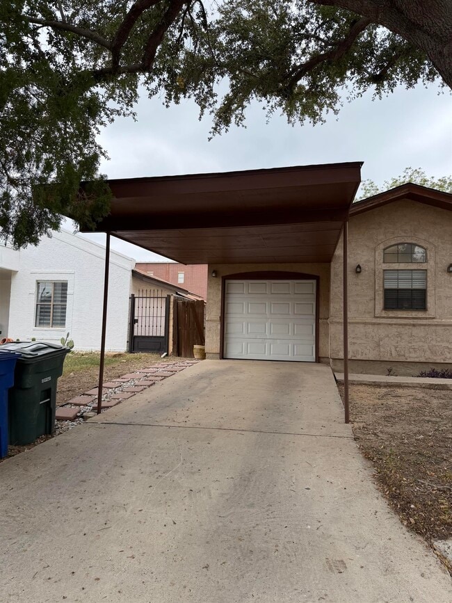 Building Photo - 204 Northpoint Dr
