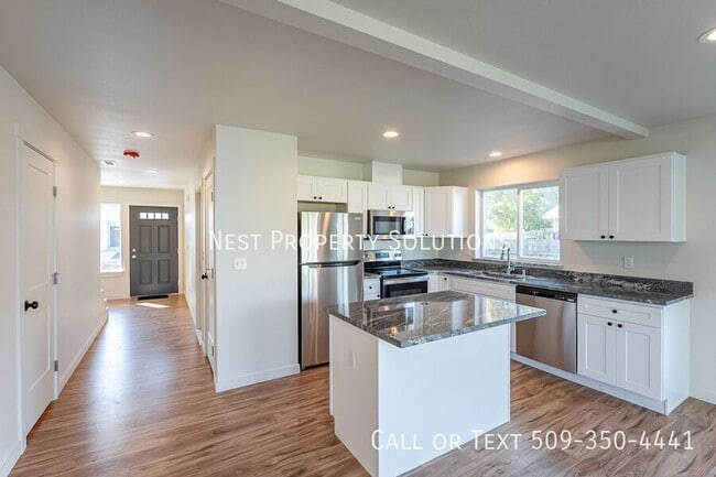 Building Photo - 1073 S Grand Dr