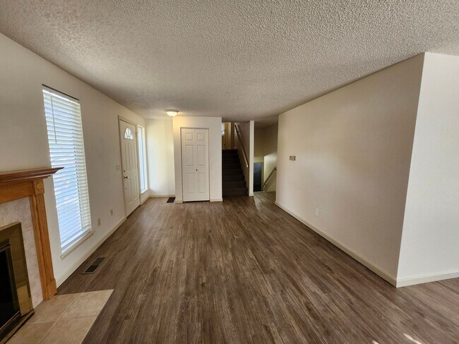 Foto del edificio - MOVE-IN SPECIAL: Spacious 4 Bedroom Home in N. Richland