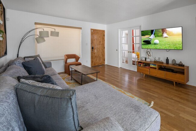 Foto del edificio - COMING SOON! Fully Furnished 3 Bedroom 3 Bathroom Home in Old Town Scottsdale
