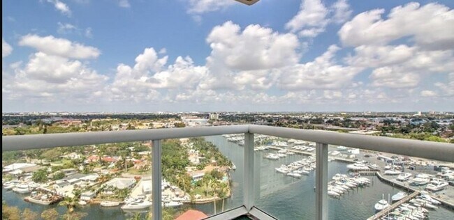 Foto del edificio - 1861 NW South River Dr
