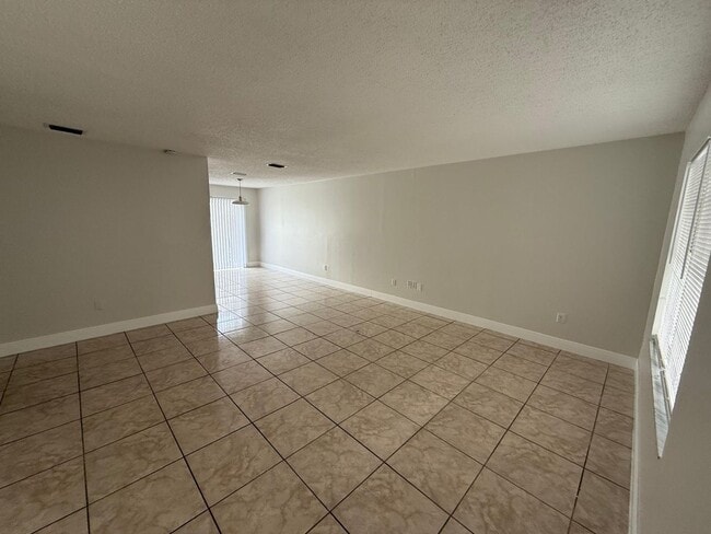 Foto del edificio - Spacious 3-Bedroom, 2-Bath Home in Prime O...