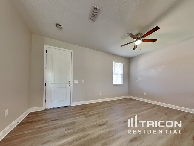 Building Photo - 10636 Laguna Plains Dr
