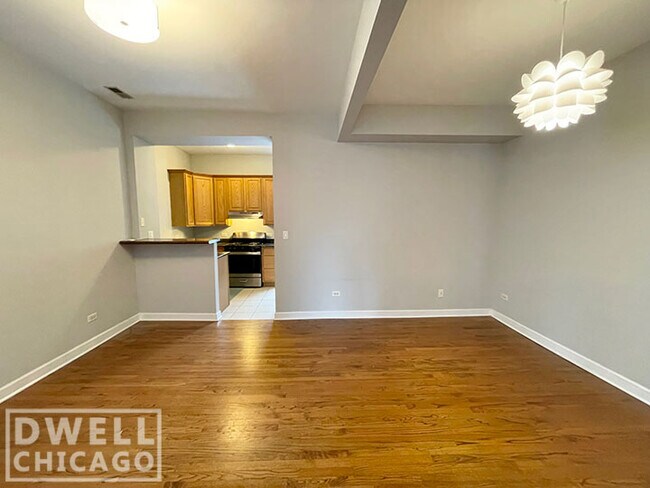 Building Photo - 1763 W Wilson Ave