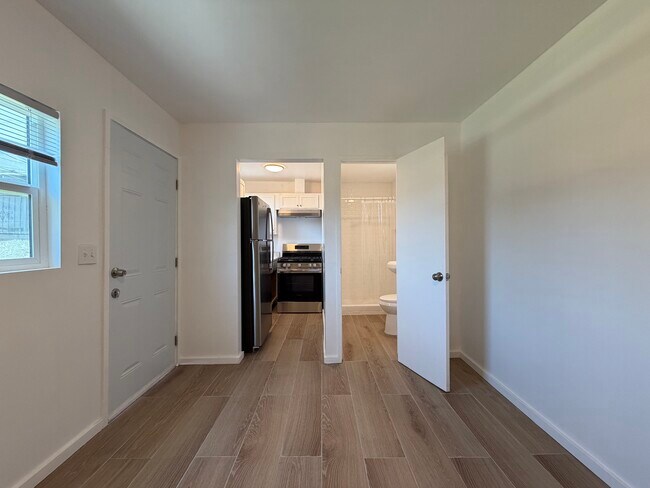 Foto del edificio - 1366 E 23rd St