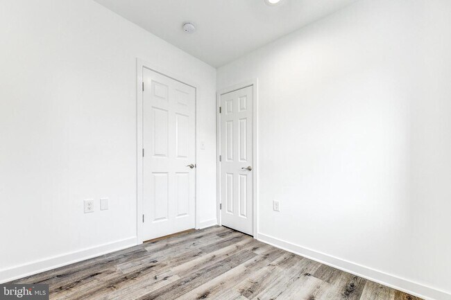 Building Photo - 3201 Buena Vista Terrace SE