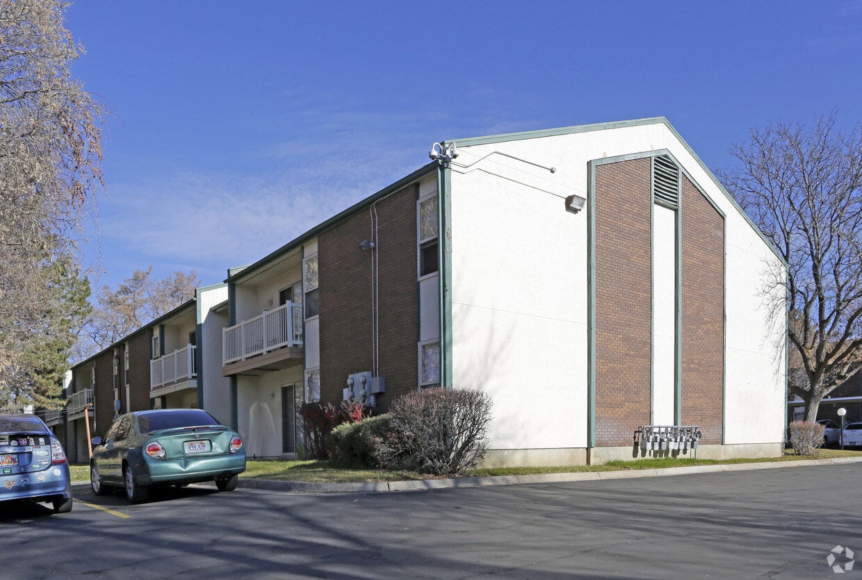 Building Photo - Holly Haven I & II