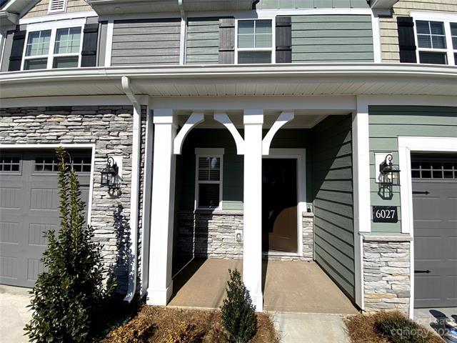 Foto principal - 6027 Villa Ford Ln