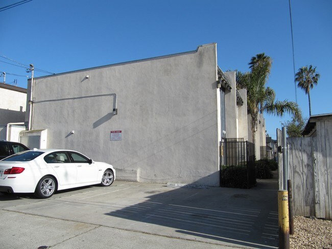 Foto del edificio - 962 Thomas Ave