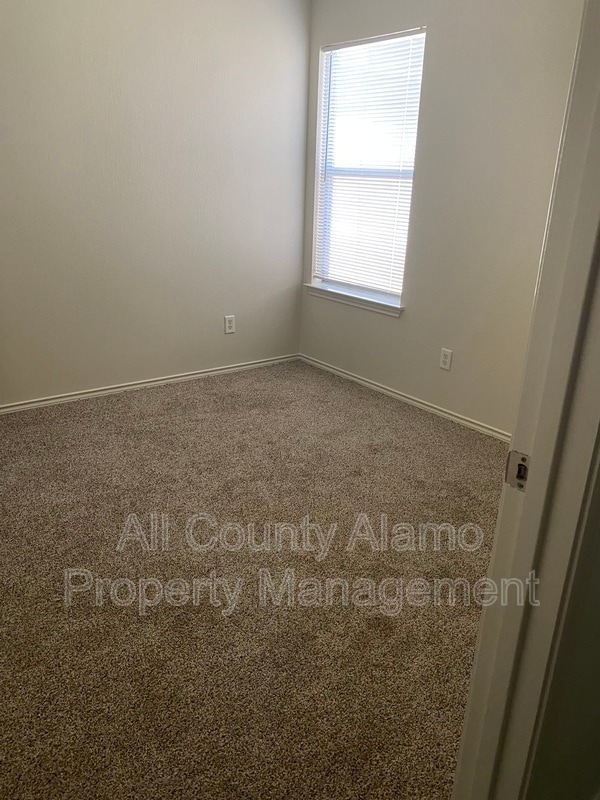Building Photo - 10611 Mathom Landing