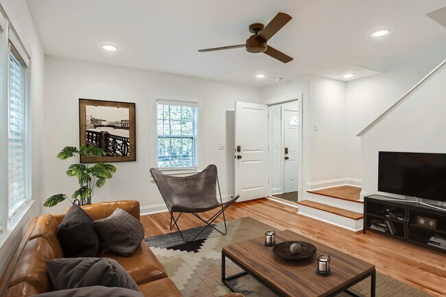 Building Photo - 406 South Columbia Drive, Unit B