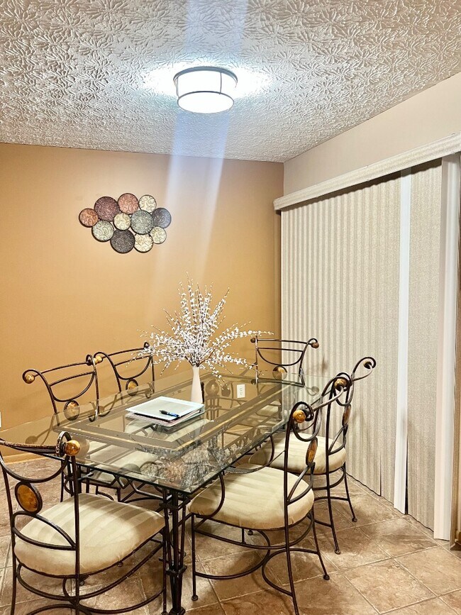 Building Photo - 2191 Painted Cliff Dr