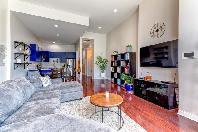 Foto del edificio - 3505 N Elston Ave