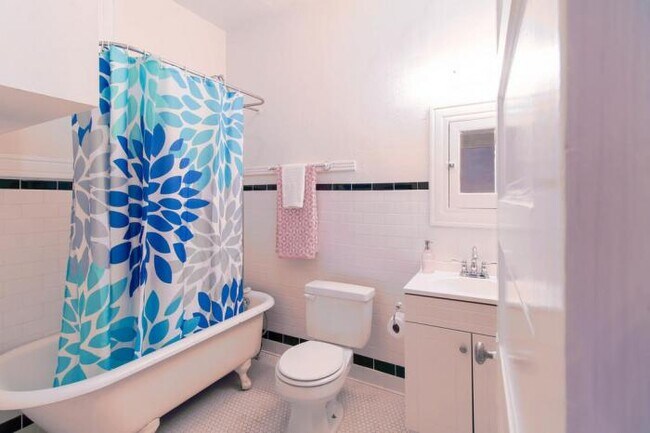 Foto del edificio - 1 bedroom in seattle WA 98122