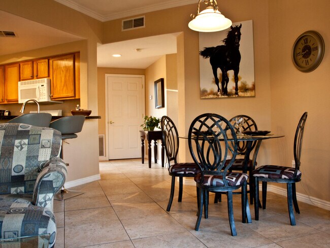 Foto del edificio - 10030 W Indian School Rd