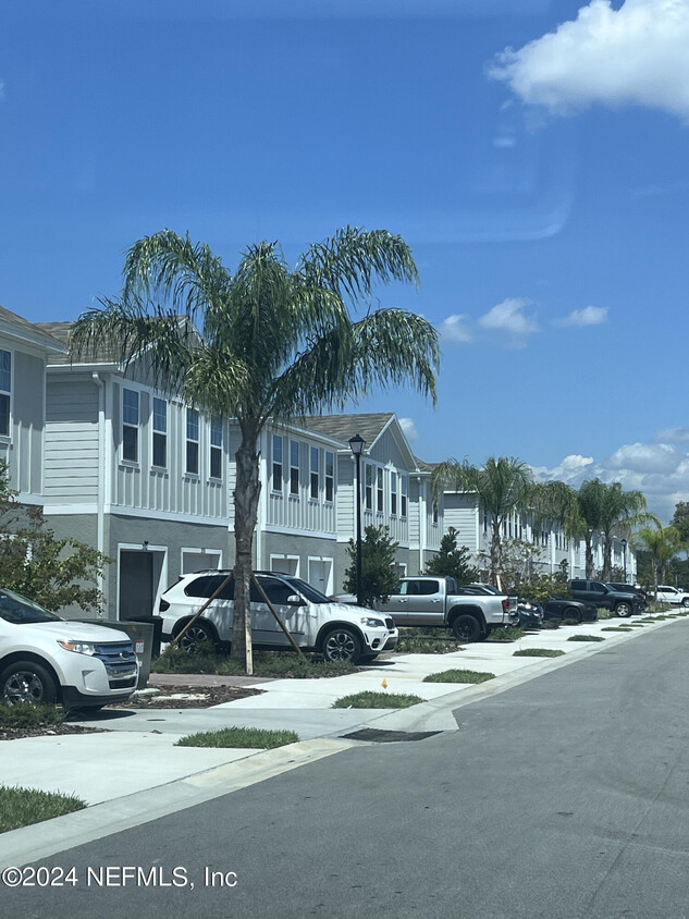 Primary Photo - 2050 Edison Pointe Blvd