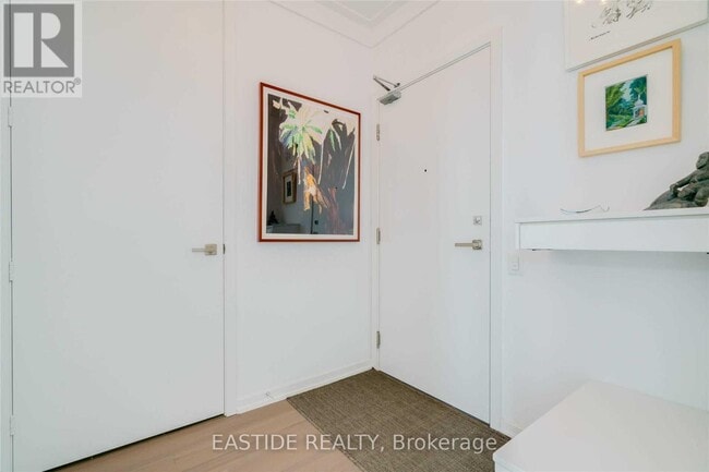 Building Photo - 101 Peter St