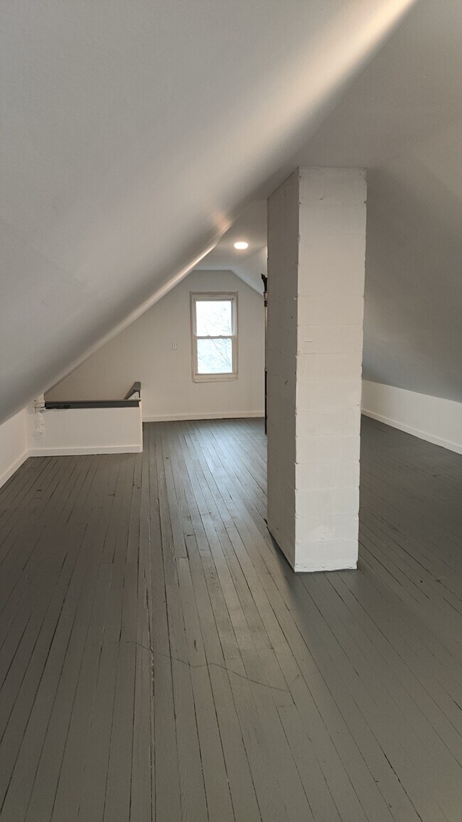 Building Photo - 4082 E 143rd St